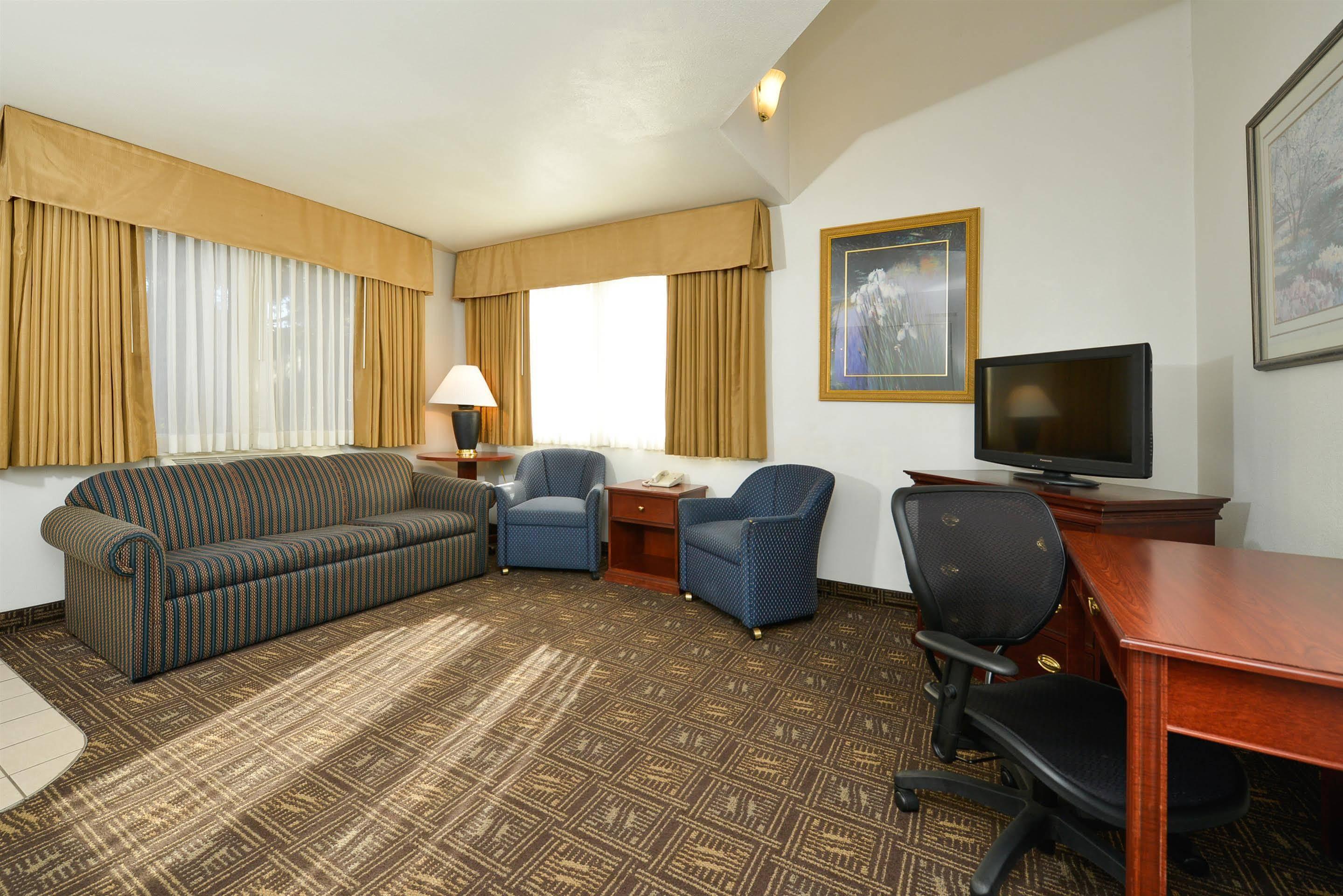 Hayward Hotel 3*