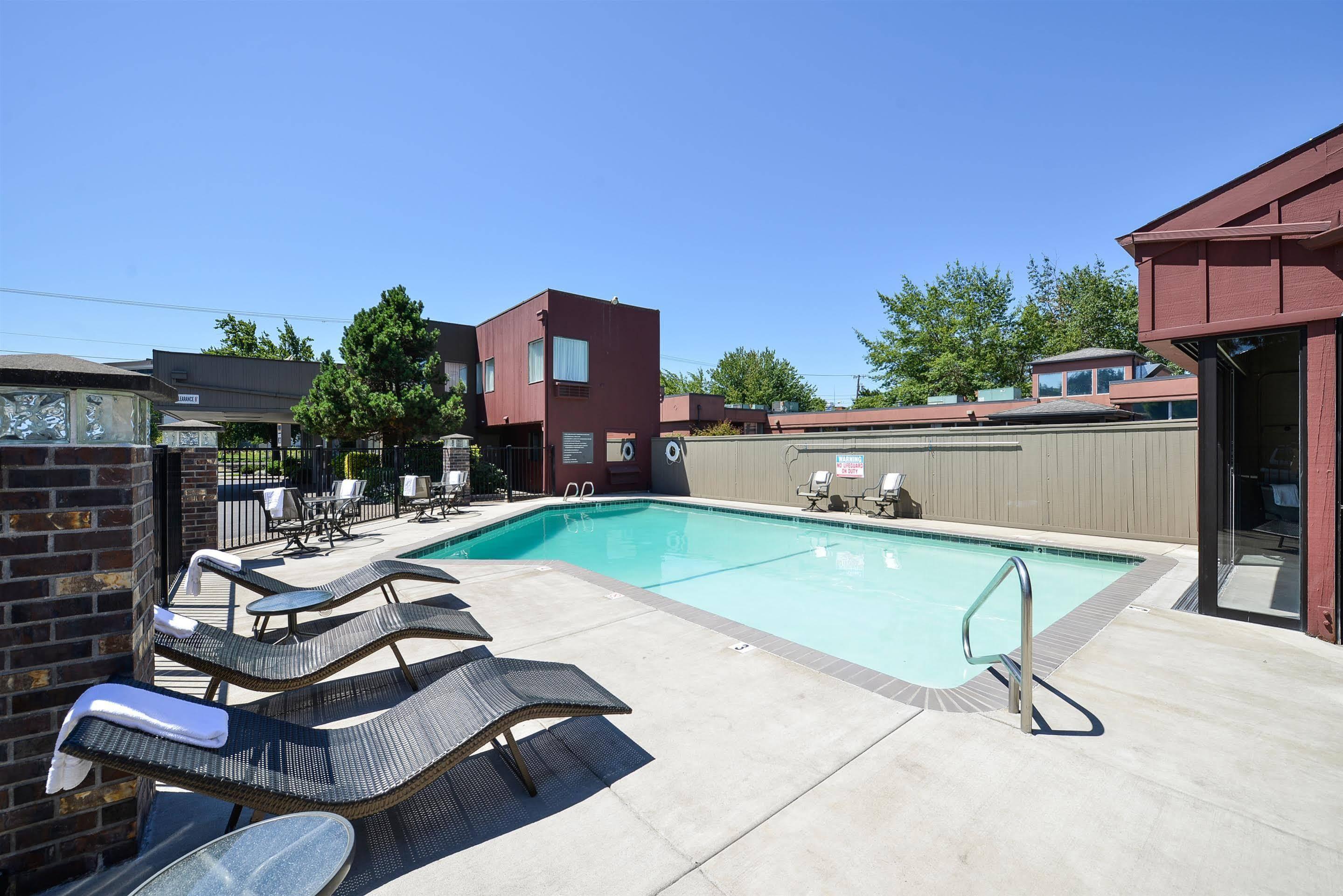 Hayward Hotel 3*