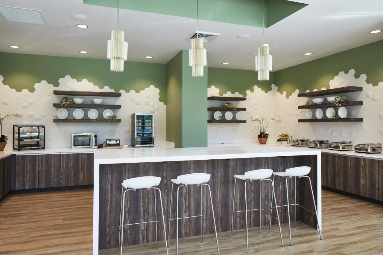 Hayward Hotel 3*