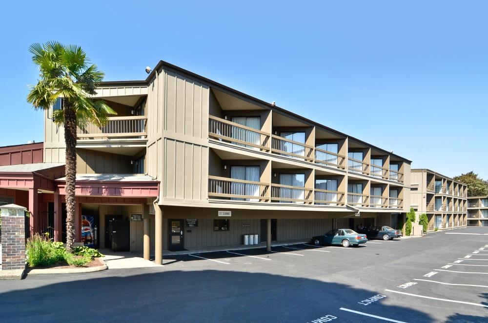 Hayward Hotel 3*